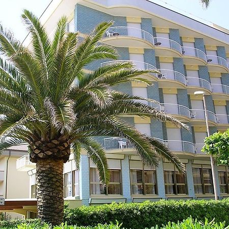 Hotel Boston Alba Adriatica Ngoại thất bức ảnh