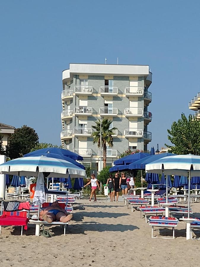 Hotel Boston Alba Adriatica Ngoại thất bức ảnh