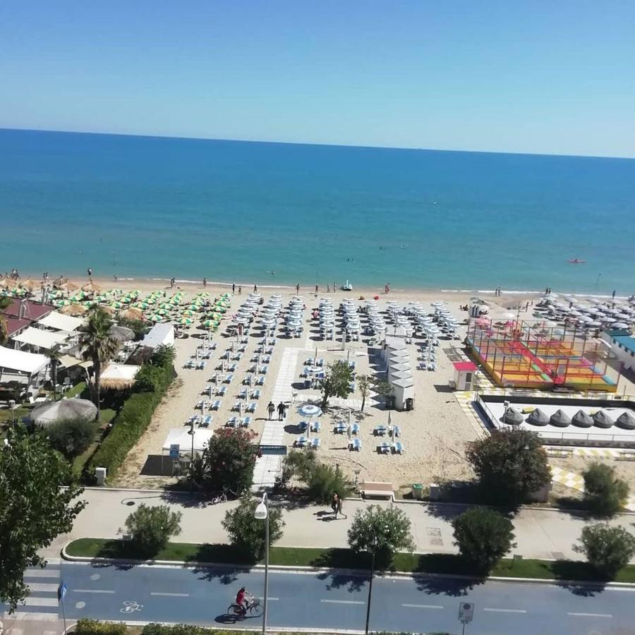 Hotel Boston Alba Adriatica Ngoại thất bức ảnh