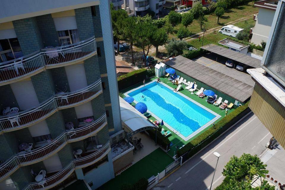 Hotel Boston Alba Adriatica Ngoại thất bức ảnh