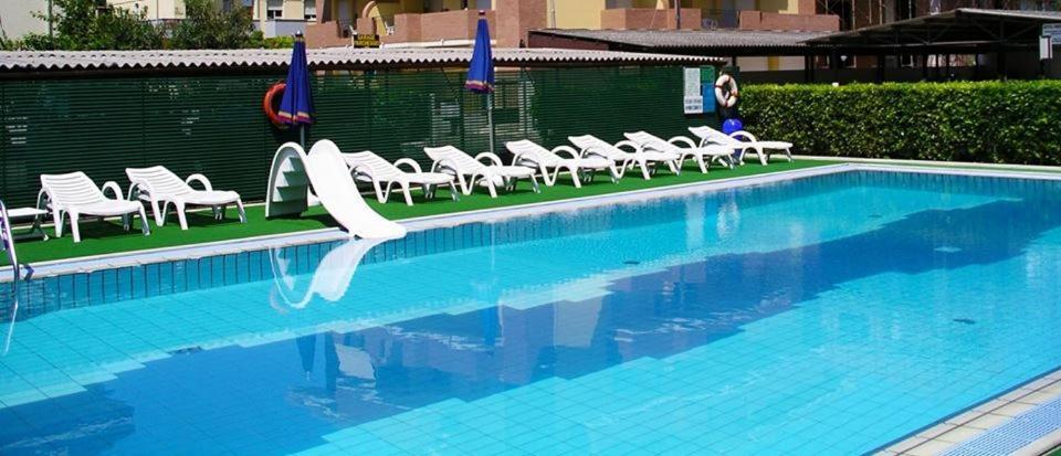 Hotel Boston Alba Adriatica Ngoại thất bức ảnh