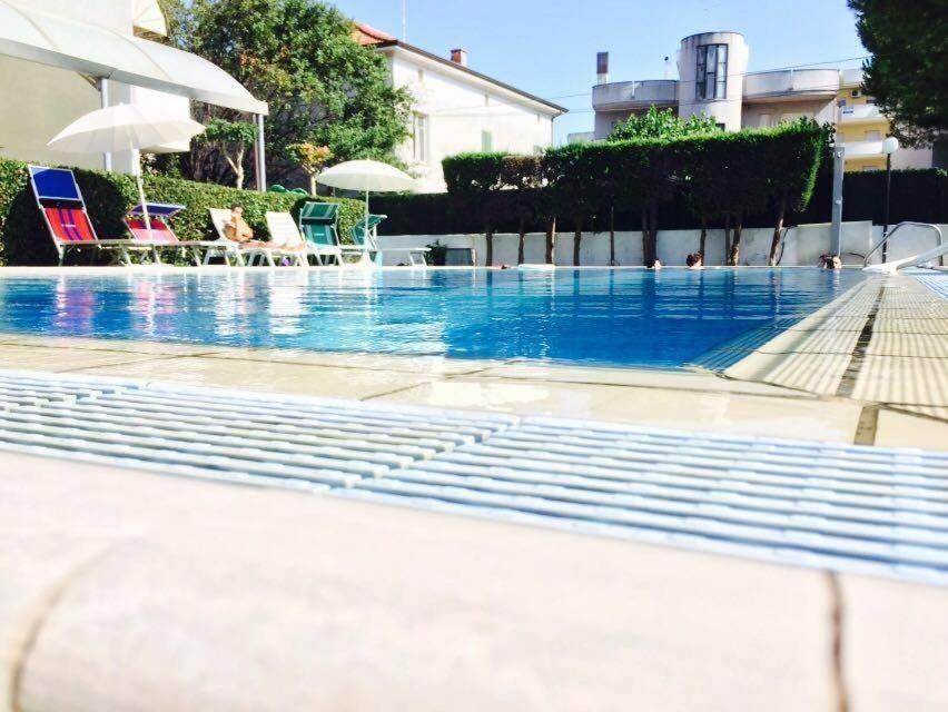 Hotel Boston Alba Adriatica Ngoại thất bức ảnh