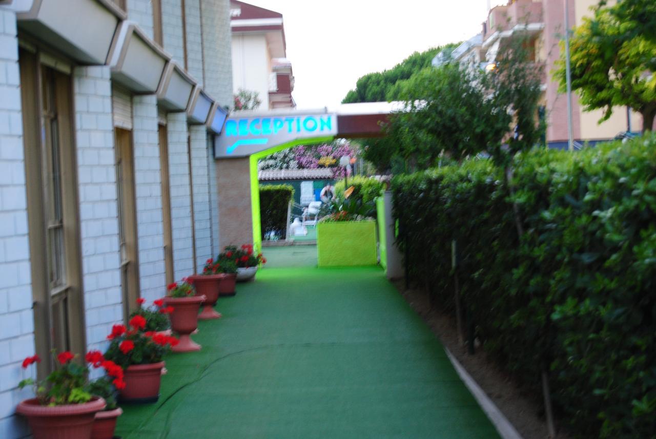 Hotel Boston Alba Adriatica Ngoại thất bức ảnh