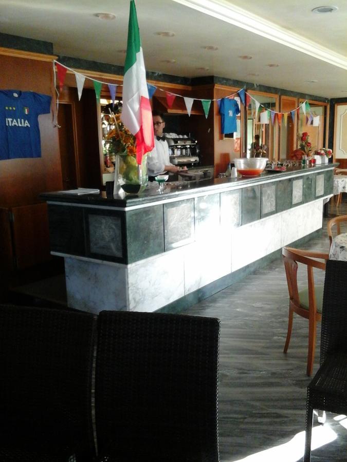 Hotel Boston Alba Adriatica Ngoại thất bức ảnh