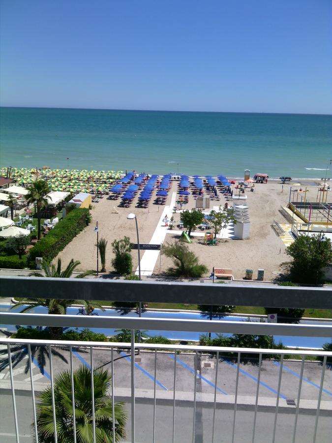 Hotel Boston Alba Adriatica Ngoại thất bức ảnh