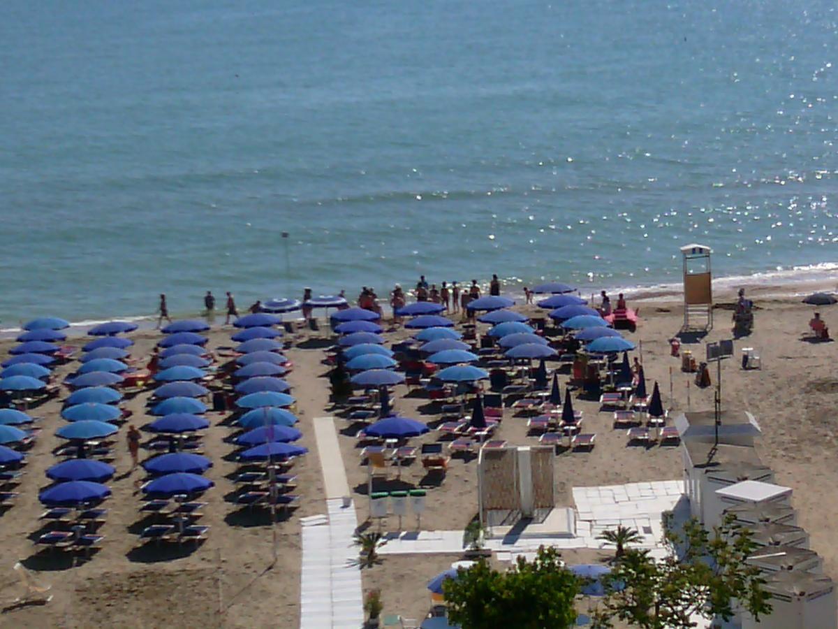 Hotel Boston Alba Adriatica Ngoại thất bức ảnh