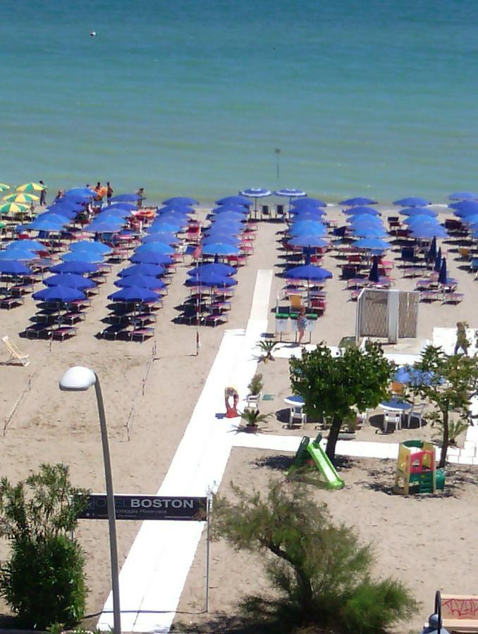 Hotel Boston Alba Adriatica Ngoại thất bức ảnh