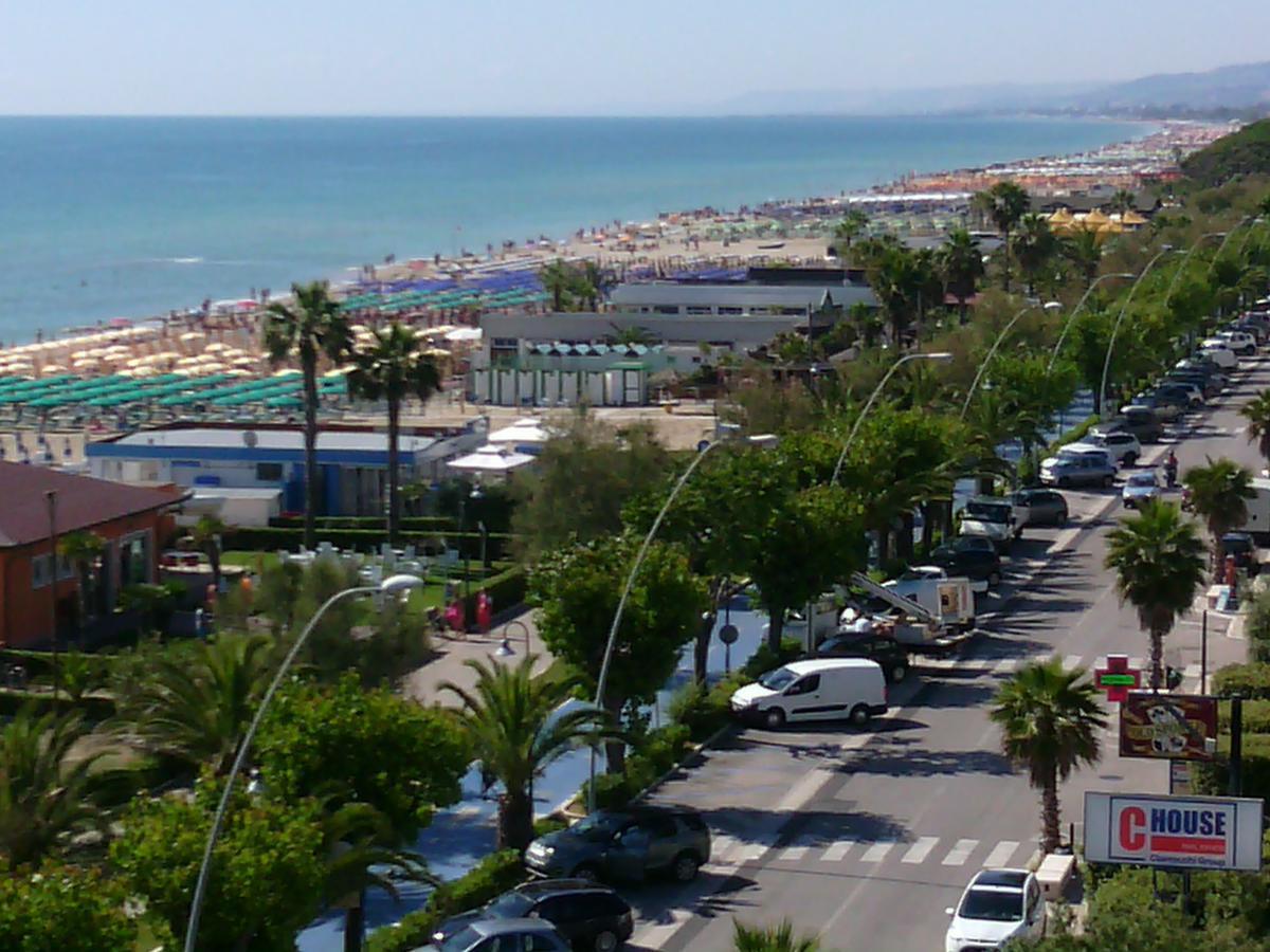 Hotel Boston Alba Adriatica Ngoại thất bức ảnh