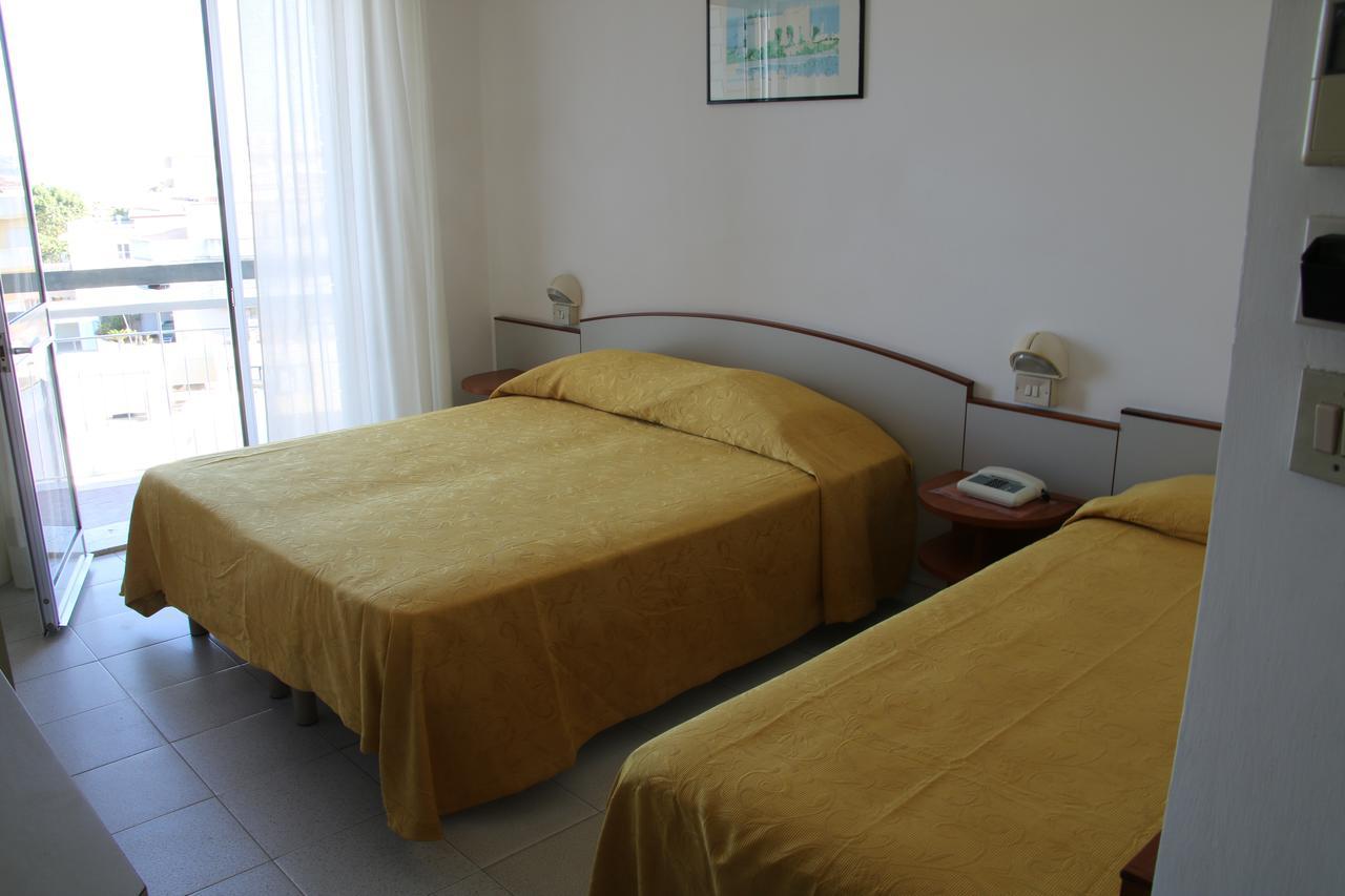 Hotel Boston Alba Adriatica Ngoại thất bức ảnh