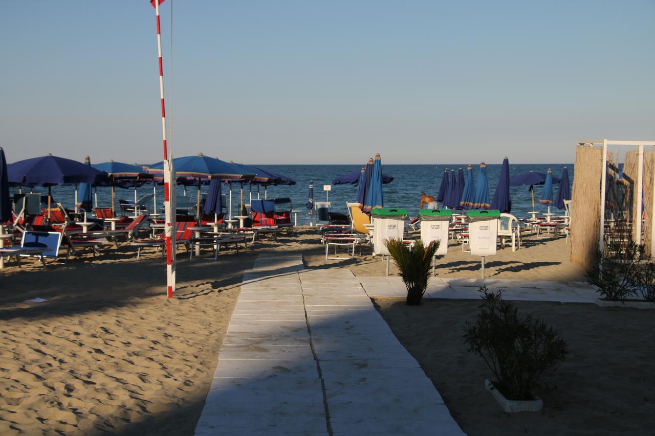 Hotel Boston Alba Adriatica Ngoại thất bức ảnh