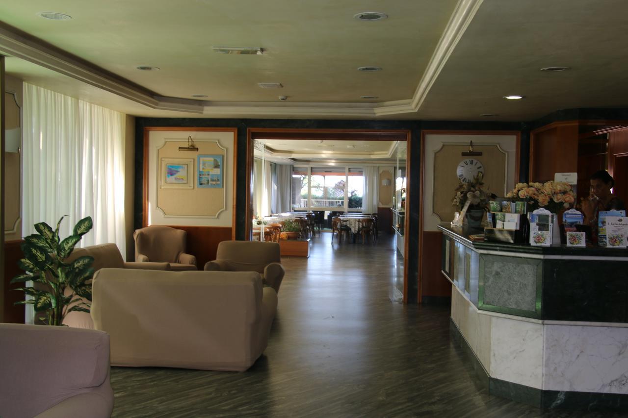 Hotel Boston Alba Adriatica Ngoại thất bức ảnh