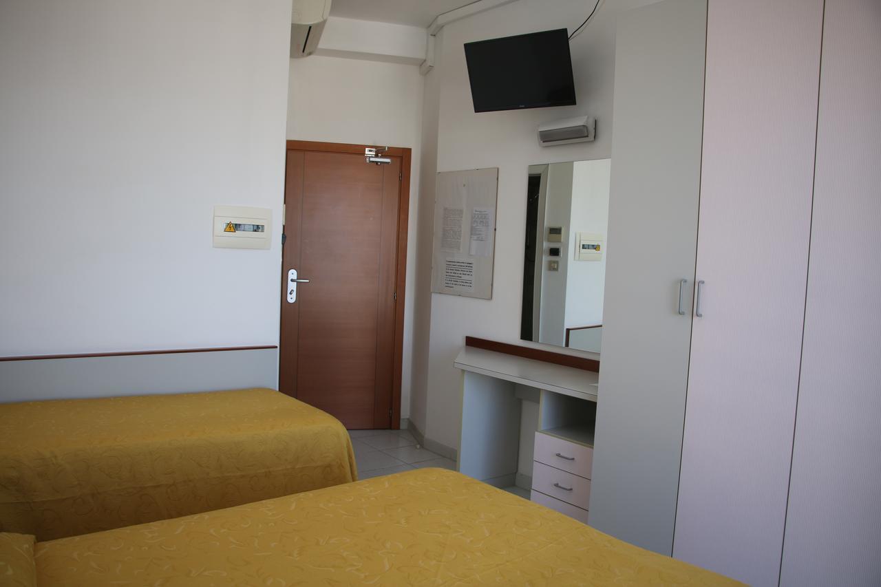 Hotel Boston Alba Adriatica Ngoại thất bức ảnh