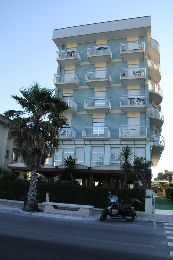 Hotel Boston Alba Adriatica Ngoại thất bức ảnh