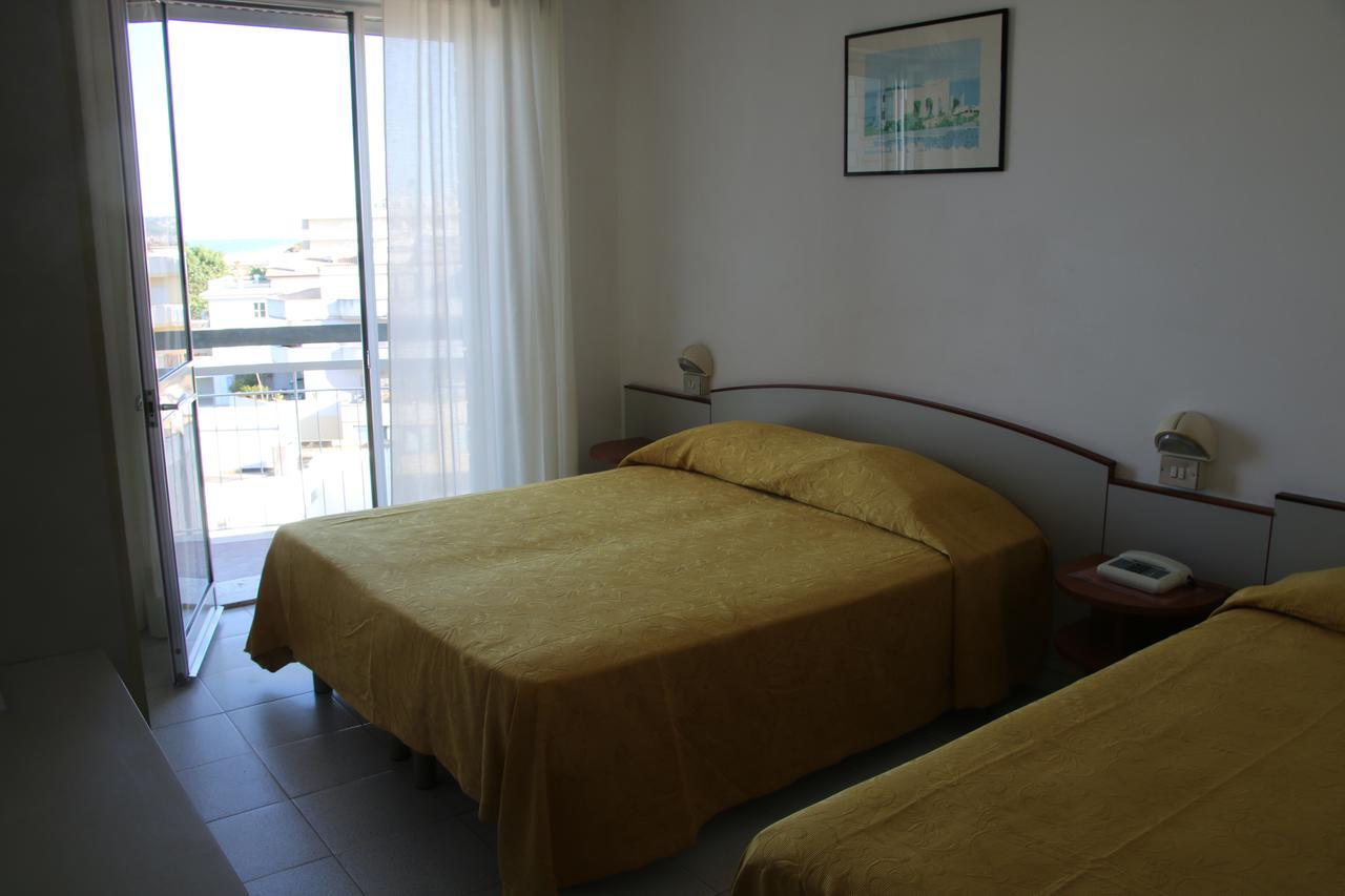 Hotel Boston Alba Adriatica Ngoại thất bức ảnh