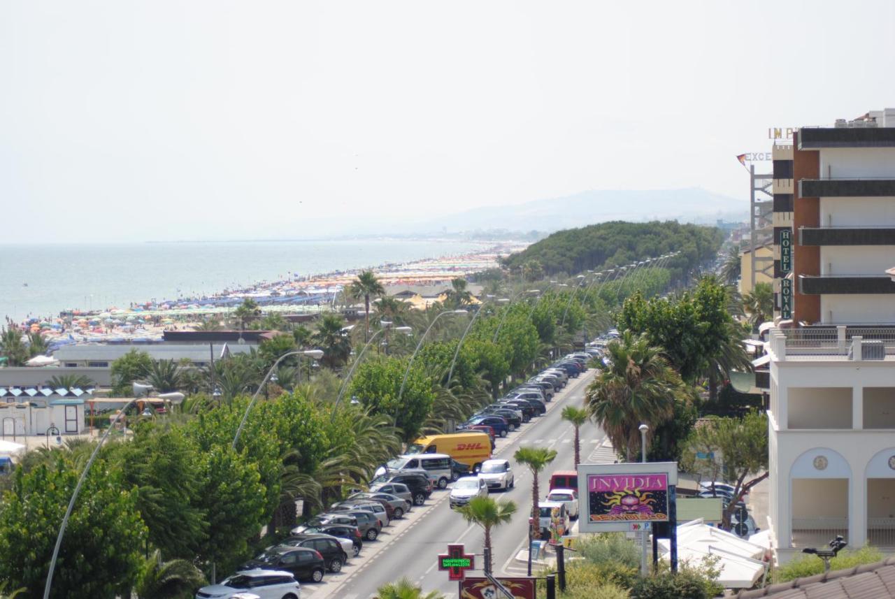 Hotel Boston Alba Adriatica Ngoại thất bức ảnh